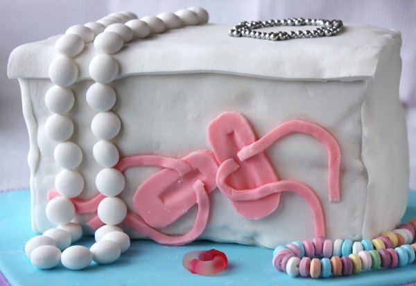Jewellery box cake Jewellery box cake